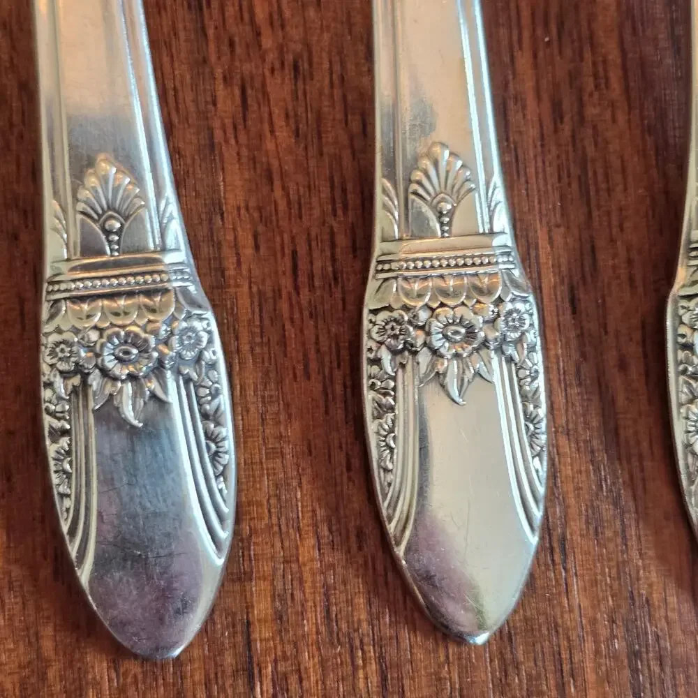 Vintage 1847 Rogers Bros FIRST LOVE 4 Salad Forks Silverplate Art Deco Cottage